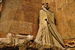 La facade de la passion de la basilique Sagrada Familia à Barcelone, conçue par le sculpteur Josep Subirachs (1986-1990).